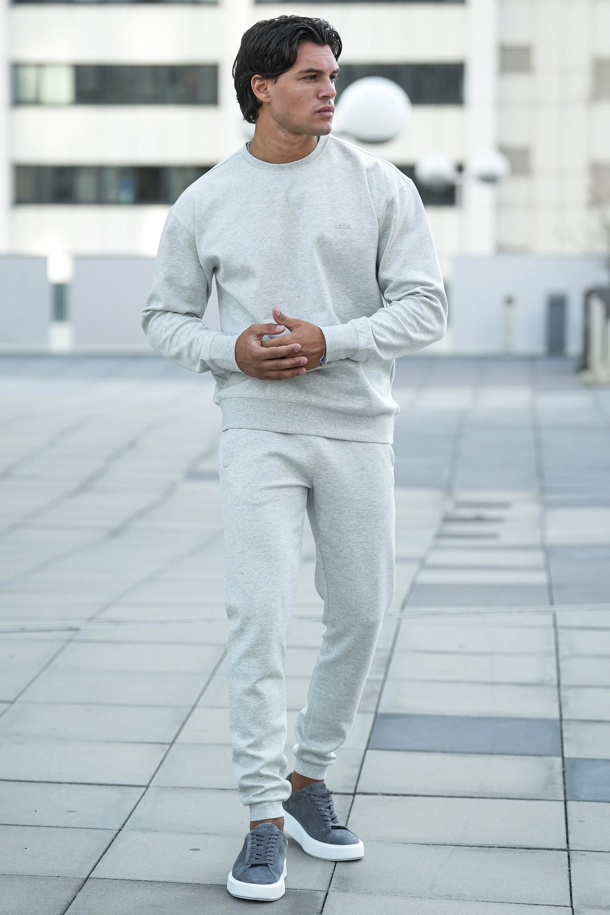 THE RELAXED CREWNECK SWEATER