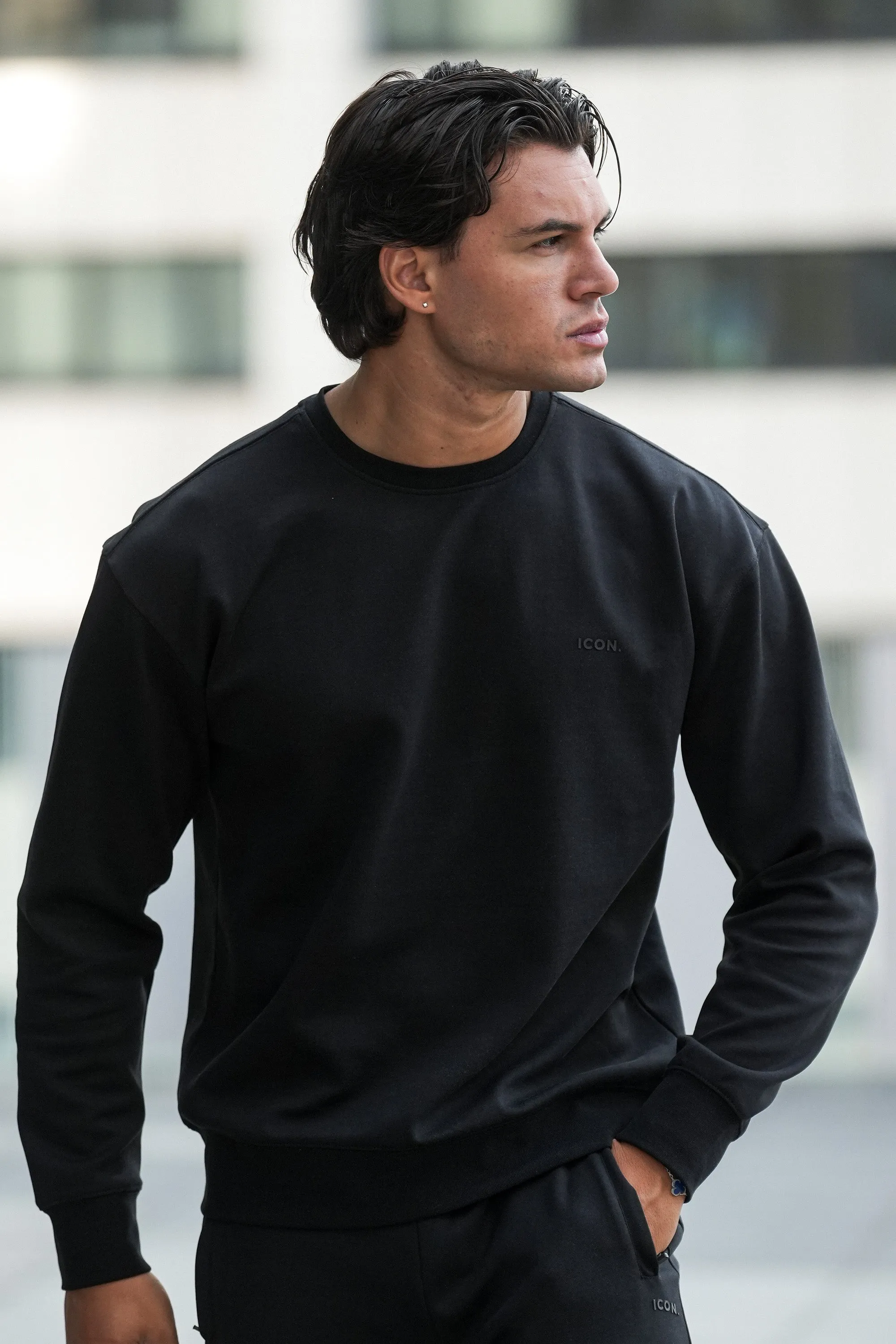THE RELAXED CREWNECK SWEATER