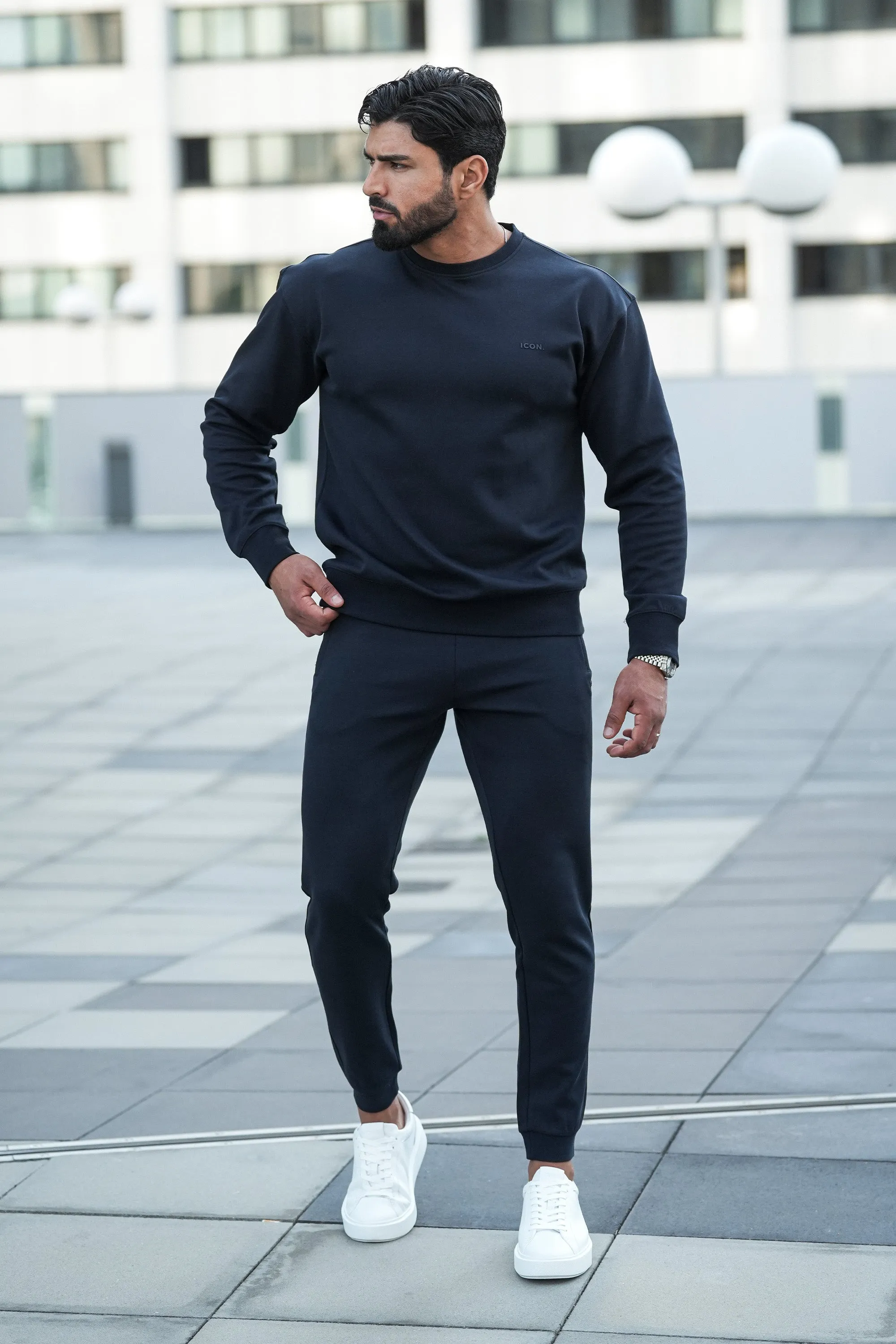 THE RELAXED CREWNECK SWEATER